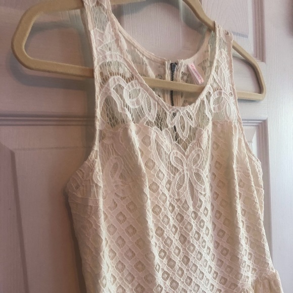 Adorable Lace Dress JUNIOR size Large - Picture 3 of 4